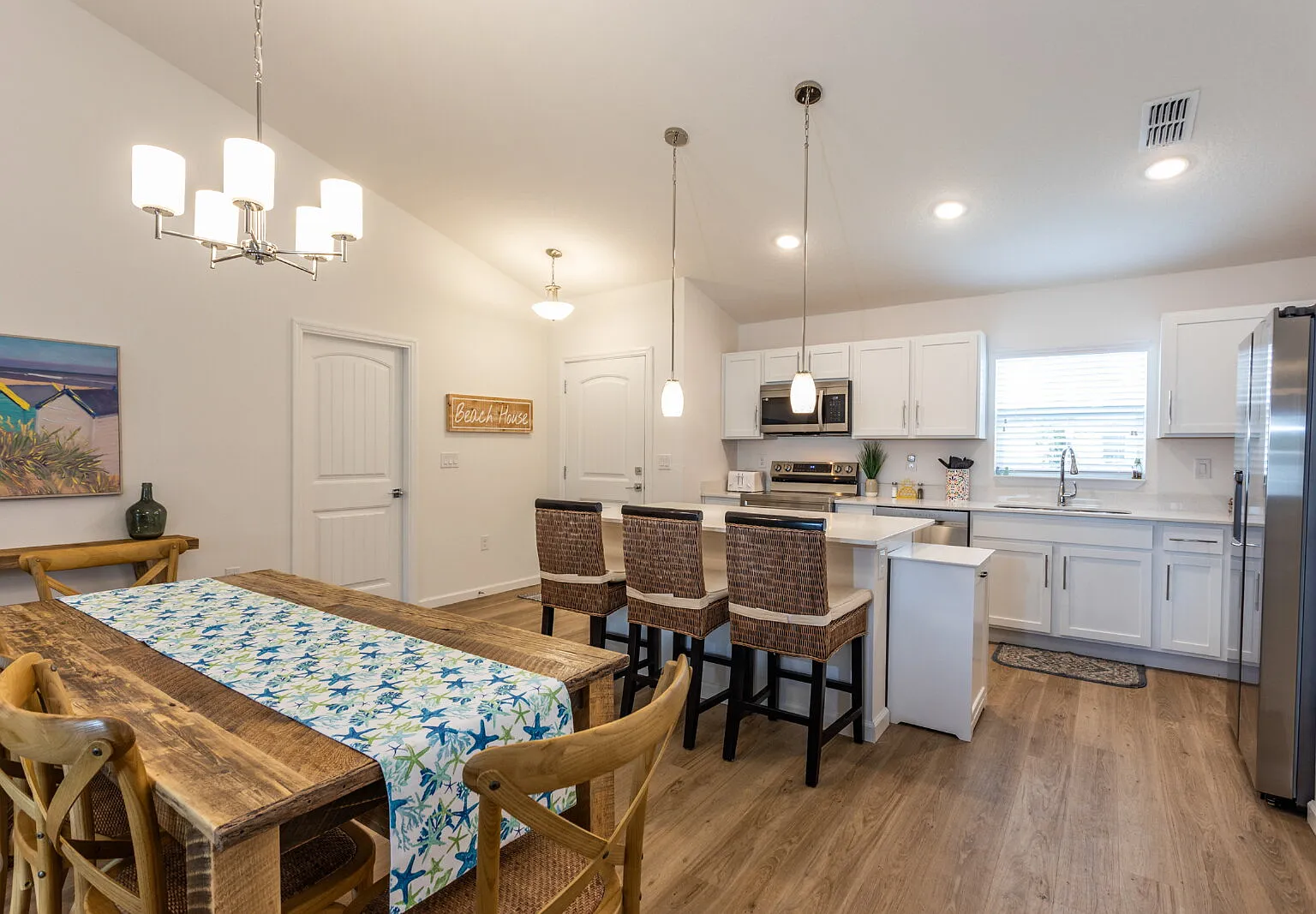 4 bed, 2.0 bath, 1652 sqft, $2,400 — Photo 4
