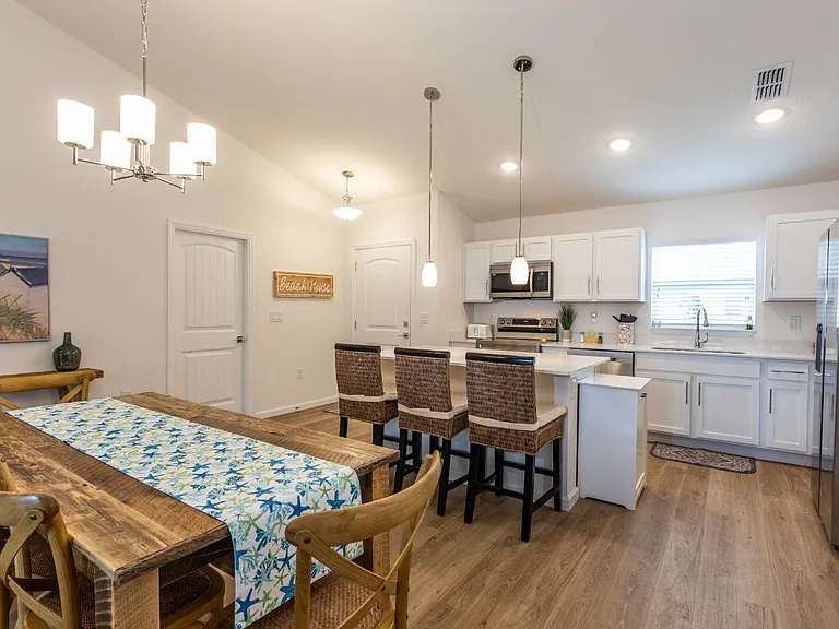 43 Freeland Ln — Photo 4