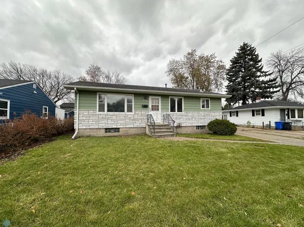 801 20th St S, Fargo, ND 58103