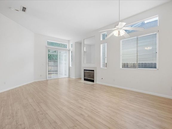 3rd image of 374 Coventry Cir