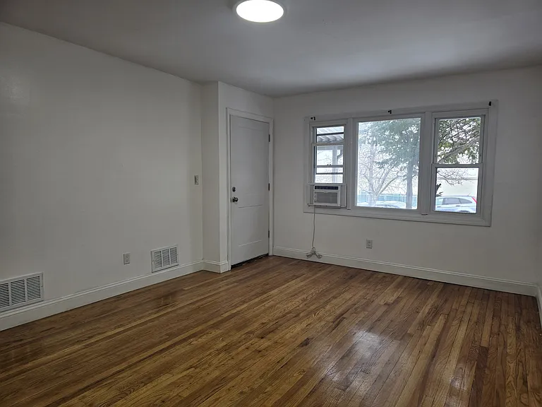 14 Pasadena Ave — Photo 1