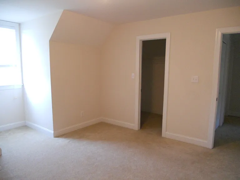 409 Pointe Dr — Photo 10