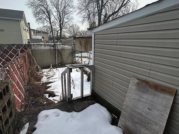 5th image of 805 Summer Ave #1R