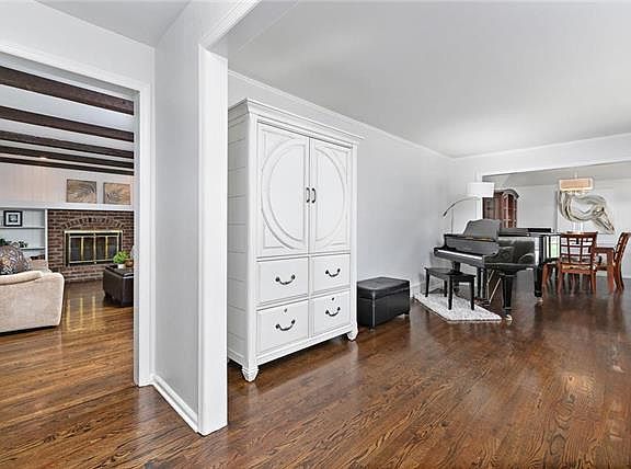 5th image of 9616 W 98th St