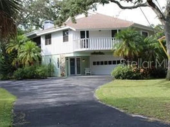 5828 Oakhurst Dr, Seminole, FL 33772