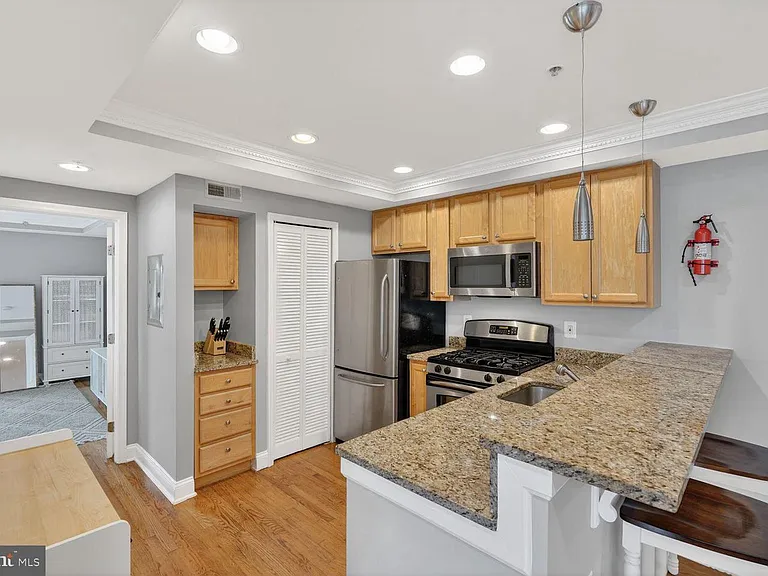 712 Marietta Pl NW #204 — Photo 10