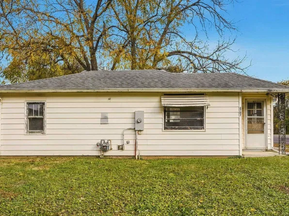 2707 Center St, Cedar Falls, IA 50613