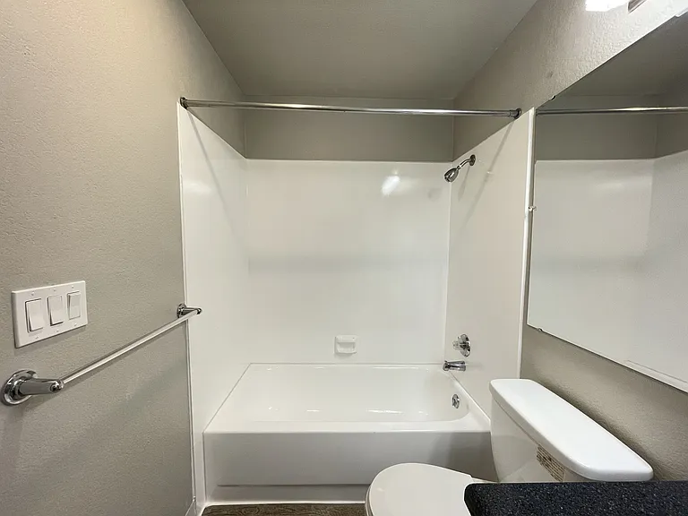 Redmond Park Apts — Photo 36