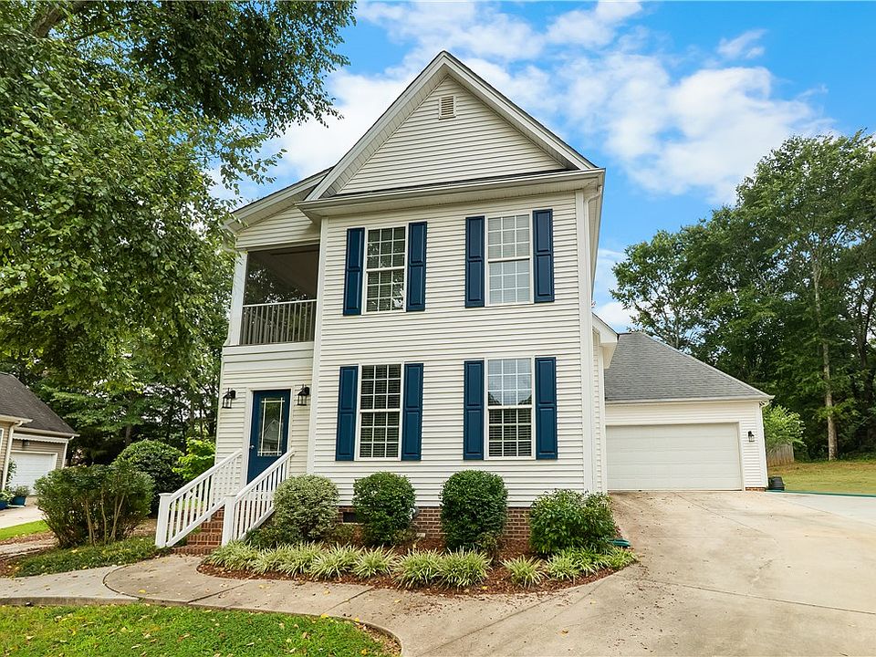 1st image of 206 Village Way
