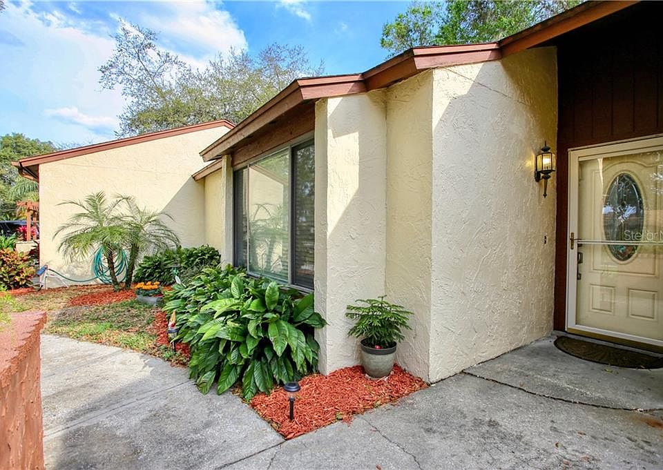 1st image of 225 Colombo Dr