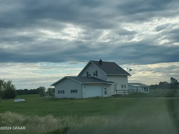 1814 18th St NE, Grand Forks, ND 58203