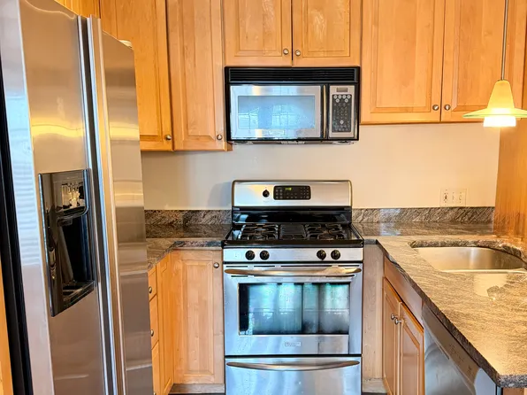 5935 Walnut St #401, Pittsburgh, PA 15232