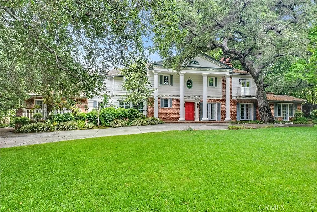 5 bed, 5784 sqft, $13,000 — Photo 2