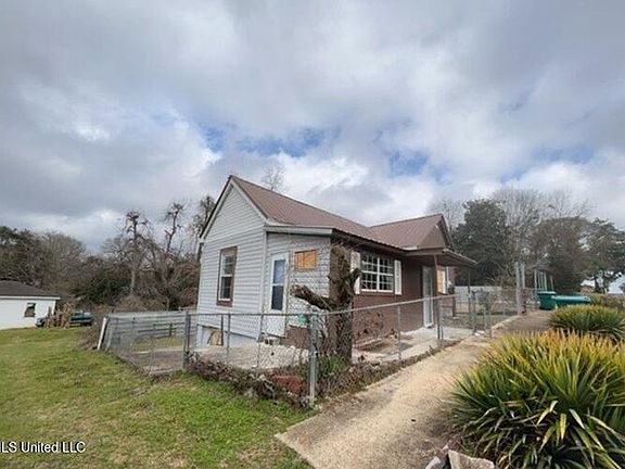 3rd image of 3104 10th St