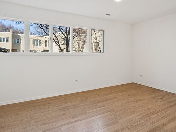 4th image of 1076 S Plymouth Ct #4D