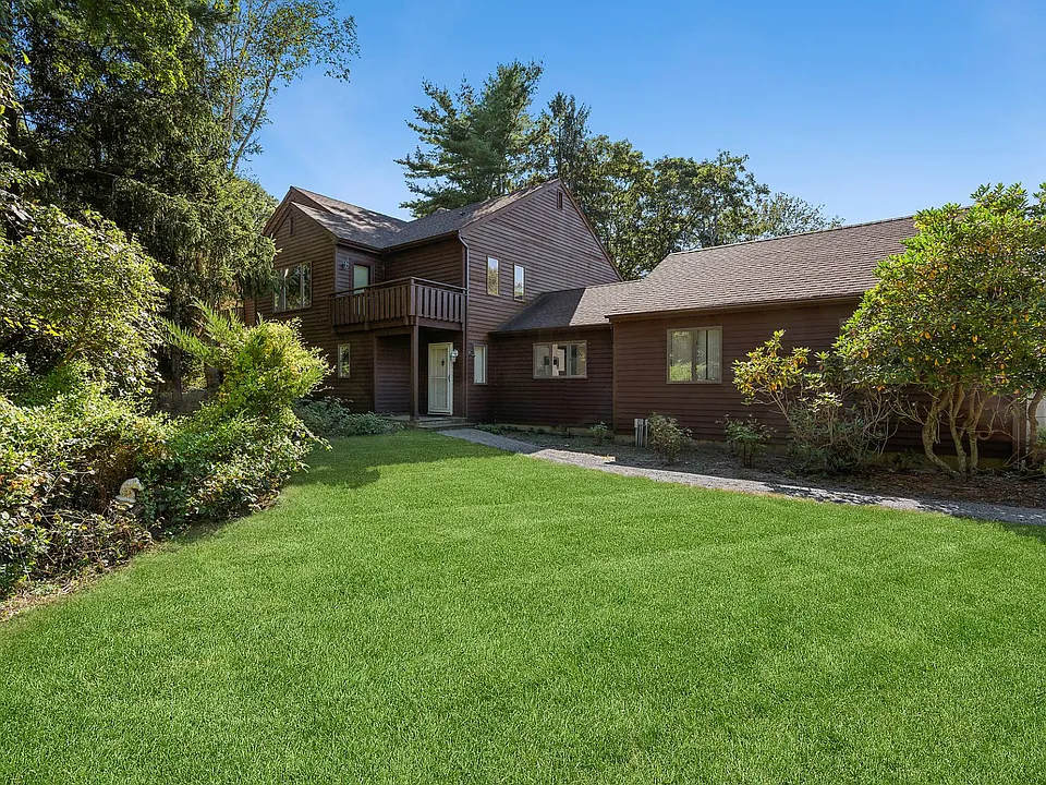 47 Spring Pond Ln