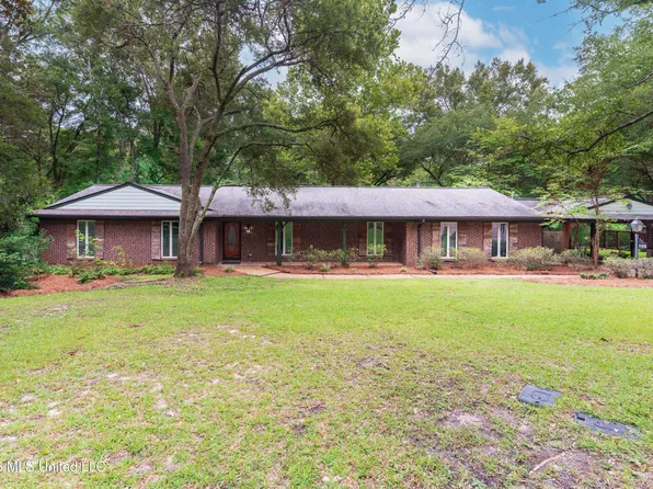 105 McClendon Dr, Raymond, MS 39154