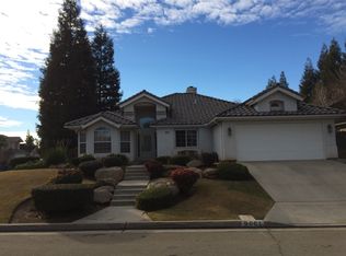 9061 N Brookview Dr, Fresno, CA 93720