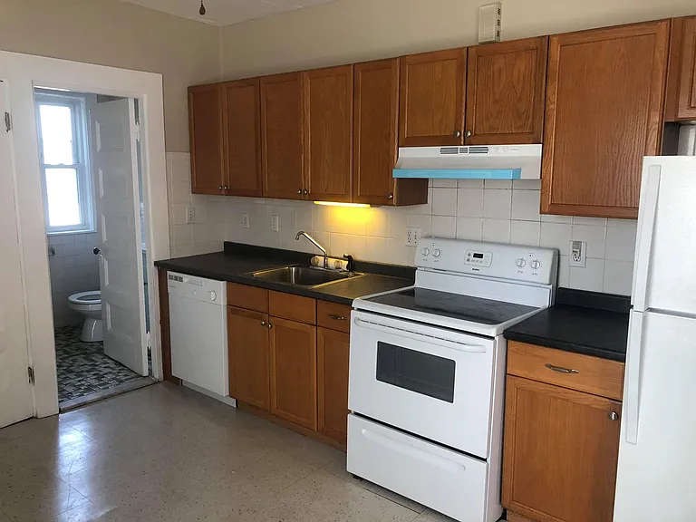 253 Whitwell St #2L — Photo 4