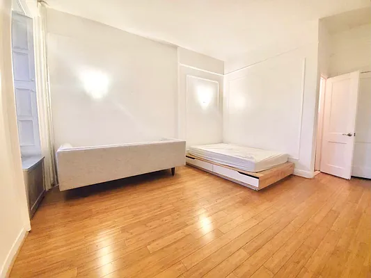 Rented by Delmark Realty LLC | media 10