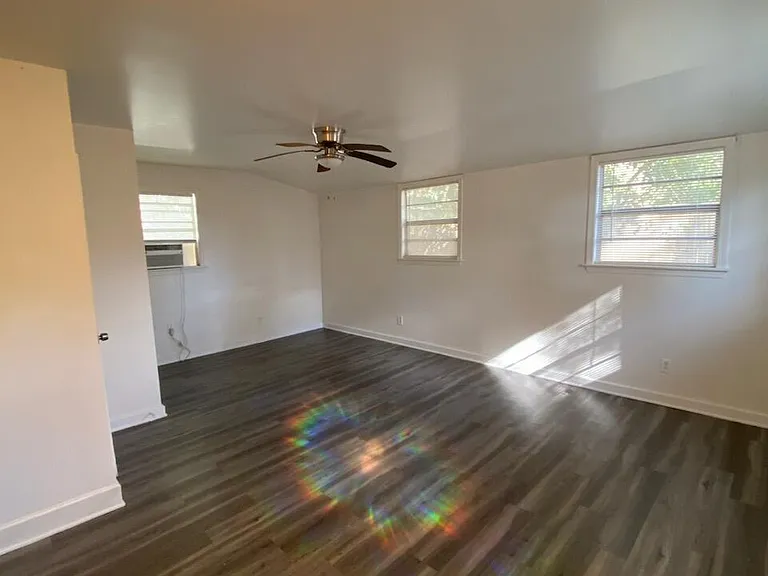 4803 Lexington Ave #B — Photo 3