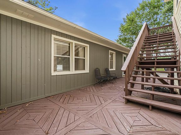 5th image of 453 Sandy Ln