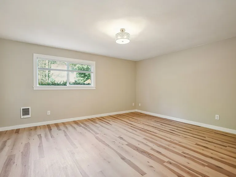 Sandy Terrace Apartments — Photo 68