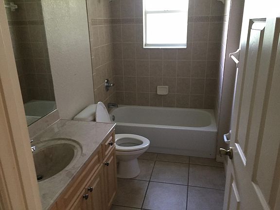 2nd image of 2377 Lakeview Dr