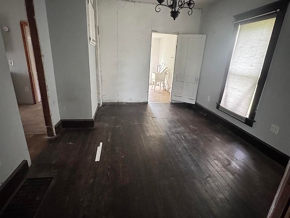 4th image of 512 W Frank St