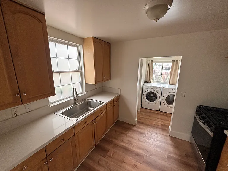 411 W De La Guerra St — Photo 8