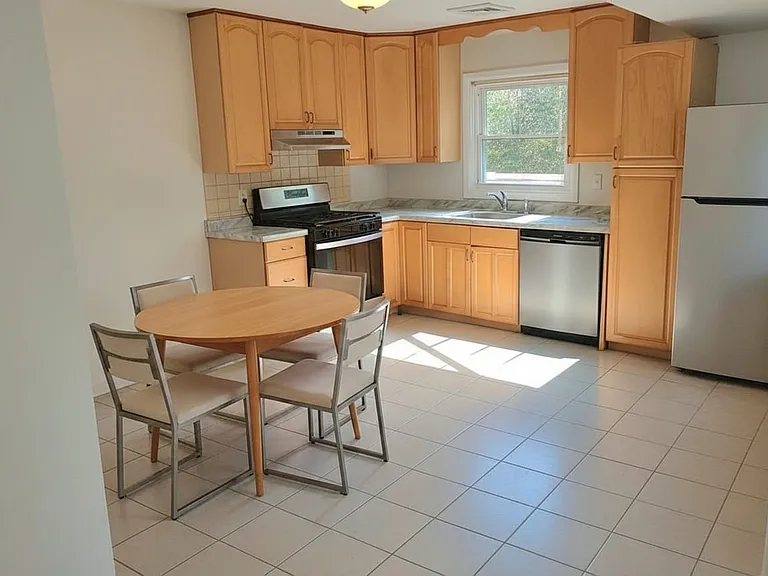 2 Crestwood Trl — Photo 4