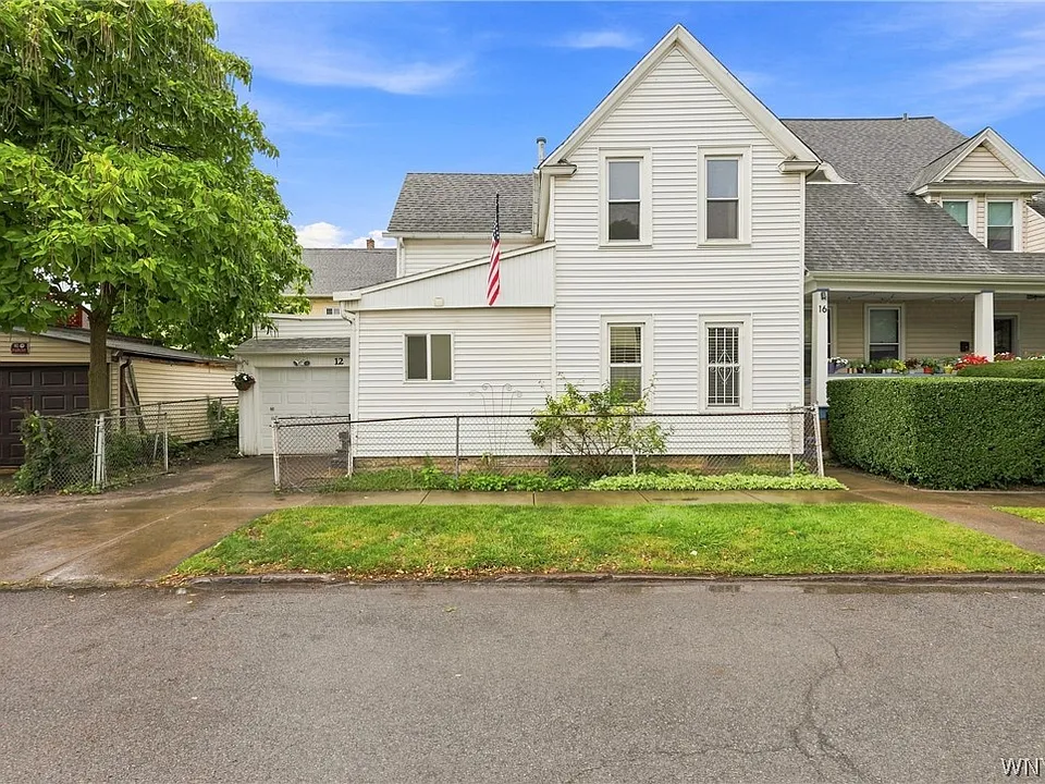 12 Baynes St
