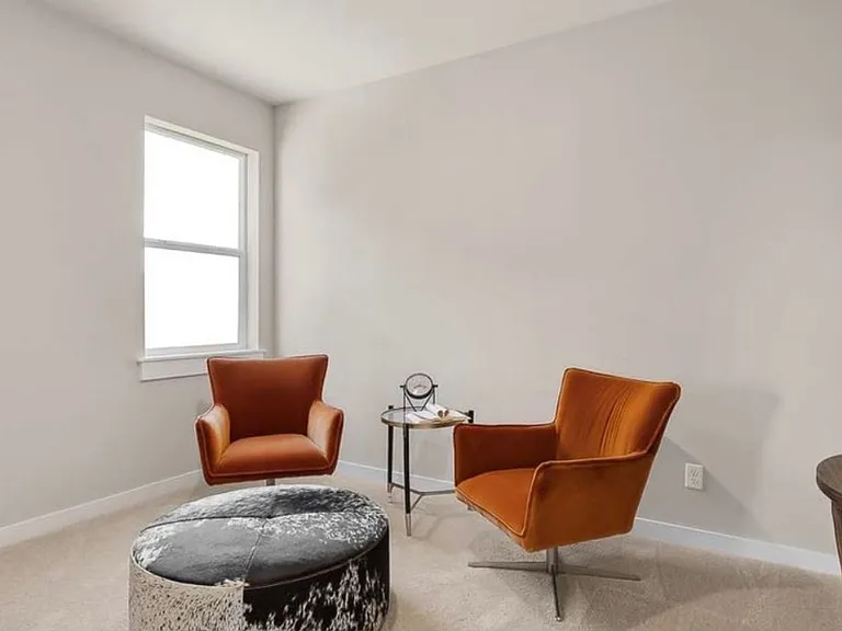2415 N Leah Ln — Photo 3