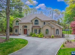 38 Rolling Ridge Rd, Upper Saddle River, NJ 07458