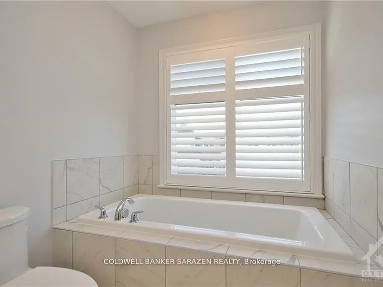 538 Sonmarg Cres — Photo 18