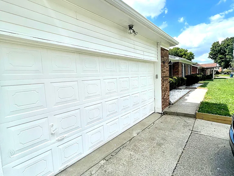 7802 Brownwood Dr — Photo 16