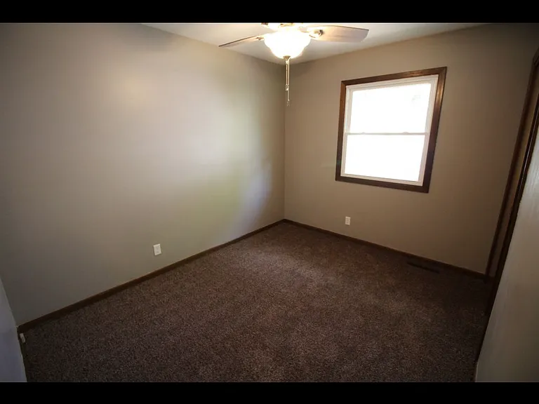 1100 Cold Spring Rd — Photo 5