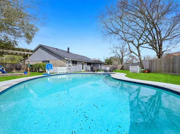 16755 Schooners Way, Friendswood, TX 77546