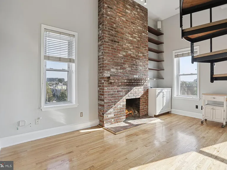 676 4th St NE #402 — Photo 5