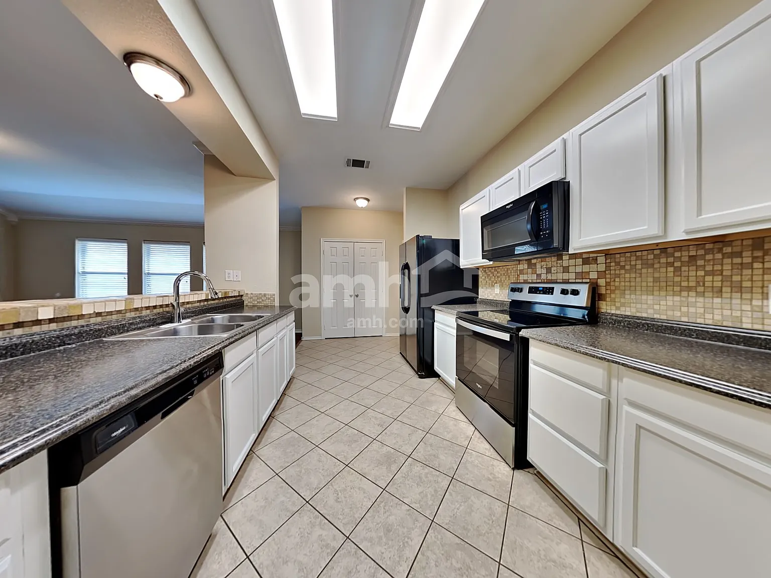 3 bed, 2.0 bath, 1593 sqft, $2,075 — Photo 4