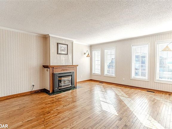 5th image of 36 Kempenfelt Dr