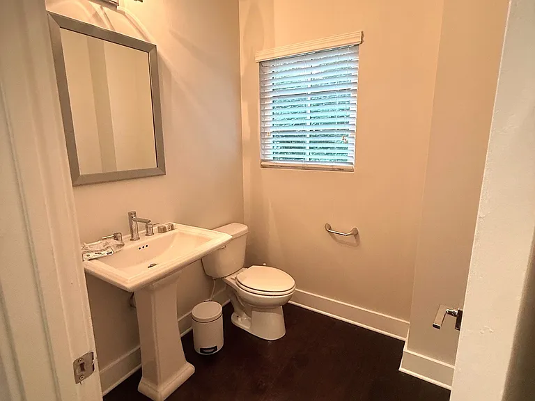 733 Taylor Ct NE — Photo 9