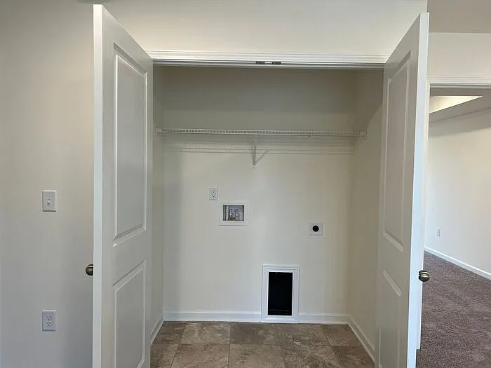 6039 Haddington Dr — Photo 14