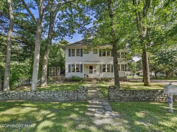 55 Center Ave, Mount Pocono, PA 18344