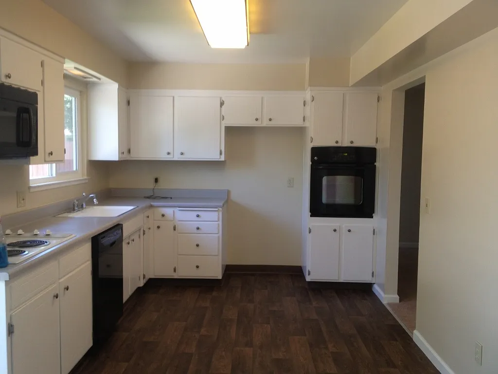 Building Photo - 696 Moraga Dr