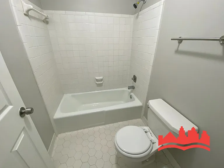 8510 Farmington Cv — Photo 16