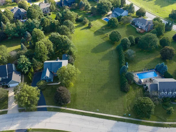 1211 Mink Trl, Cary, IL 60013