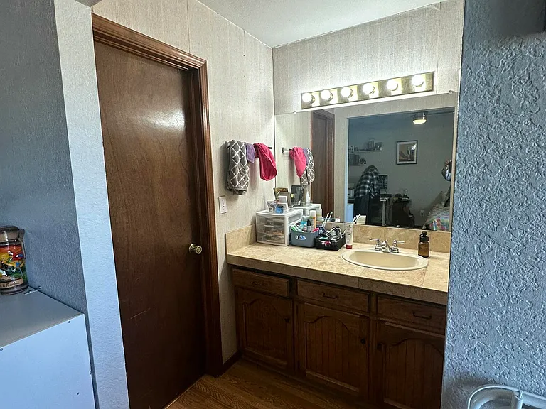504 E University Ave — Photo 13