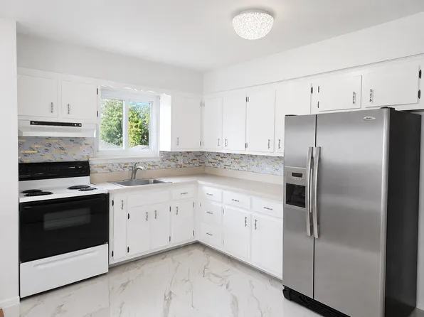 17 Fordham Rd, West Babylon, NY 11704