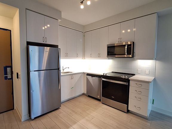 4th image of 4955 Yonge St #1018